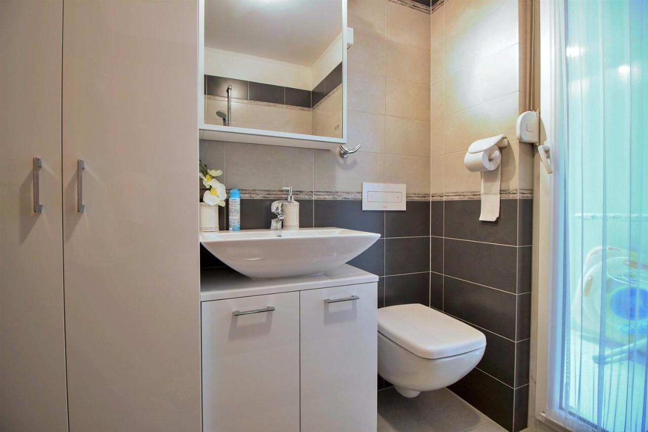 Apartment Lora Omiš Exterior foto